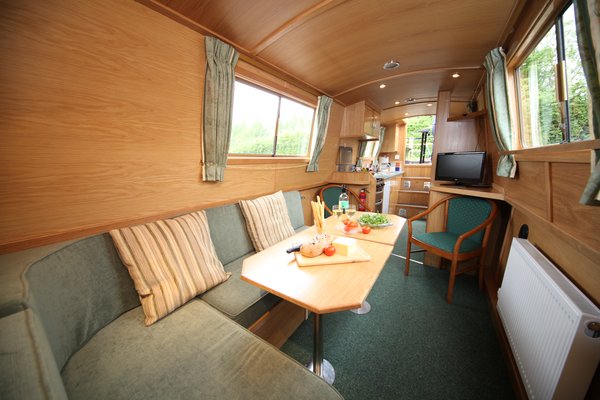  Saloon 